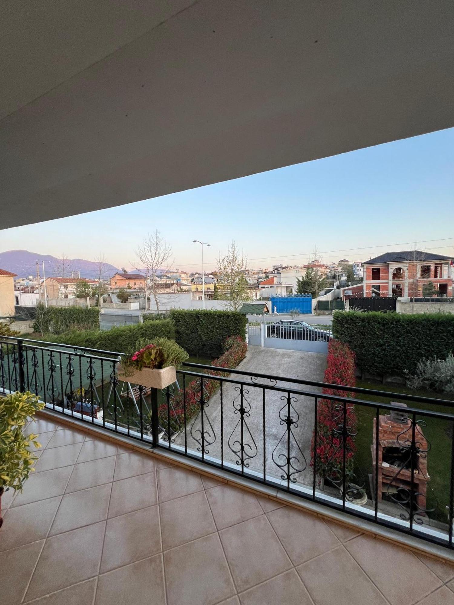 Kamez Villa Cerpja מראה חיצוני תמונה
